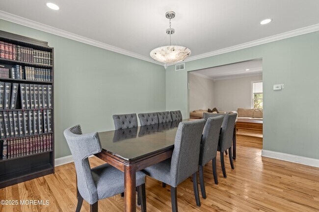 Building Photo - 7 Linden Ave