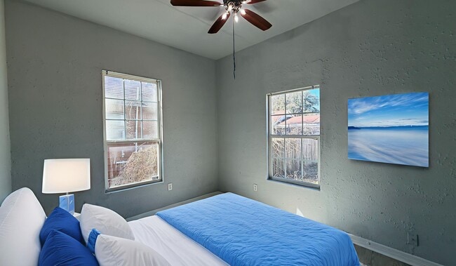 Building Photo - Newly Remodeled 3-Bedroom Home with Open Layout & Fenced Backyard in Dallas