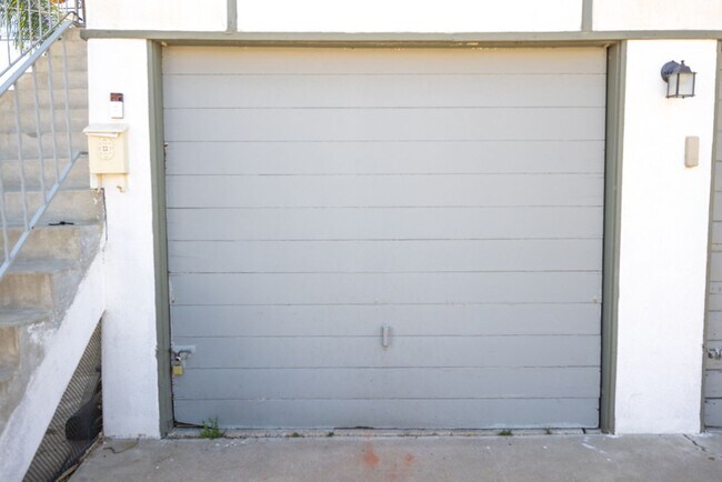 Building Photo - 4715 Soria Dr
