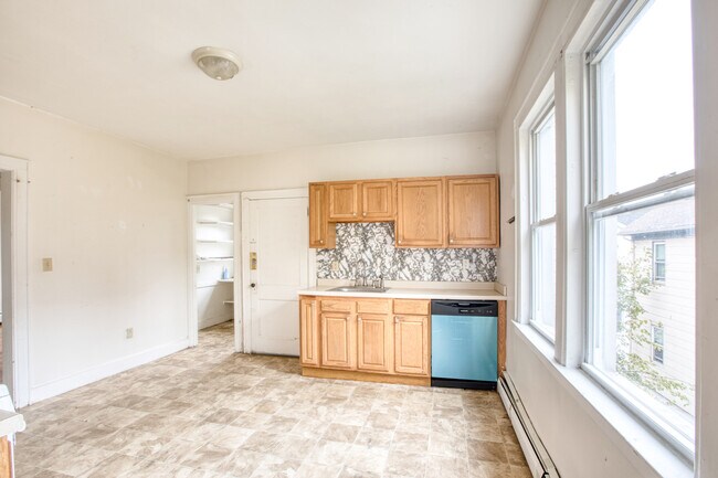 Building Photo - 429 New Britain Ave