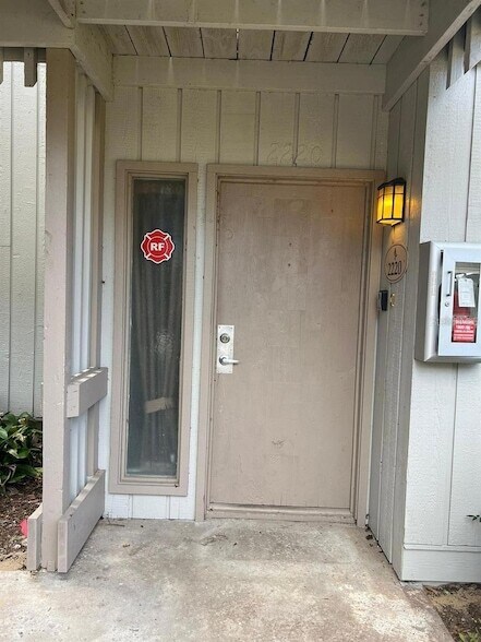 Building Photo - 2220 Burnway Rd