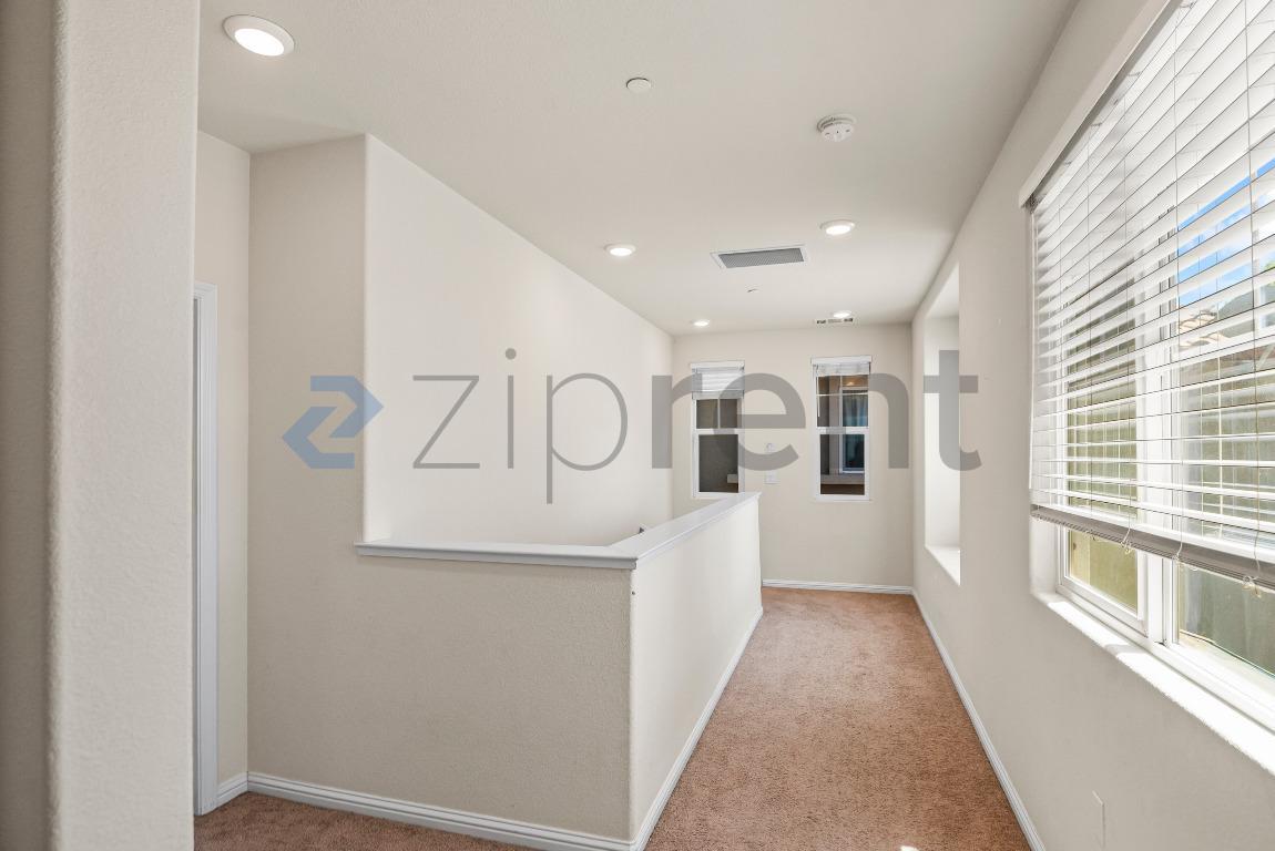 Building Photo - Unit