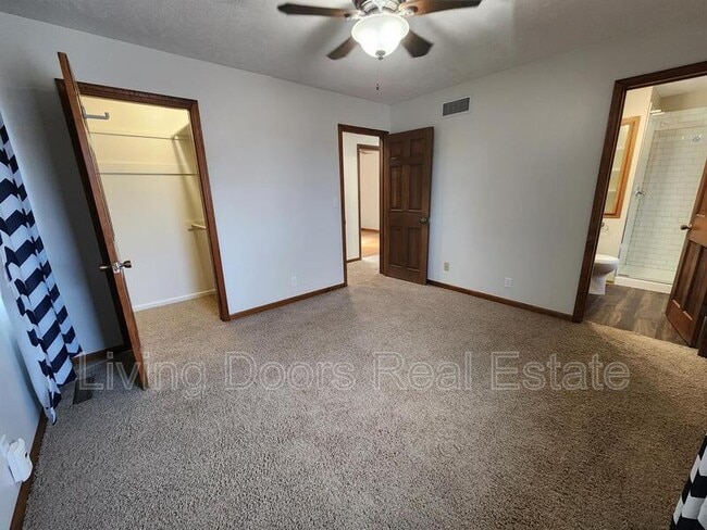 Building Photo - 7821 Trendwood Dr