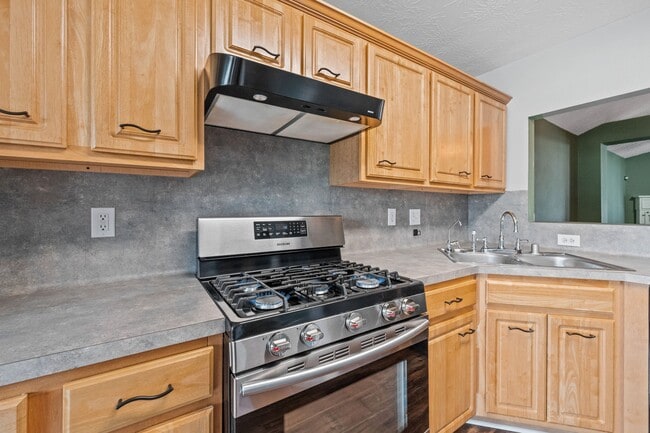 Building Photo - 3330 Red Cedar Dr