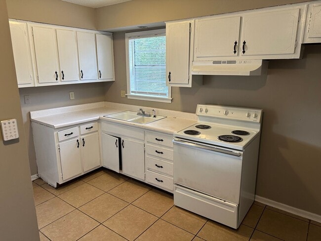 Building Photo - Newly Renovated 3 bed 1 bath in Southaven MS