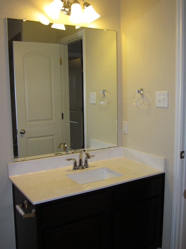 Building Photo - 4 BEDROOM, BISD