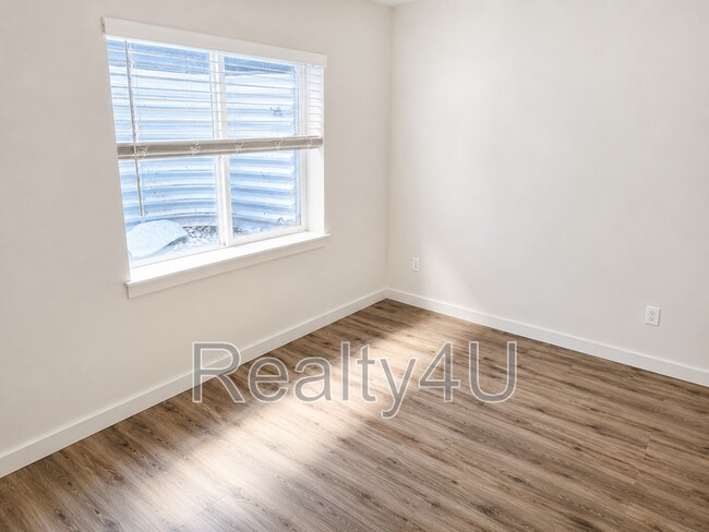 Building Photo - 44 W 470 N