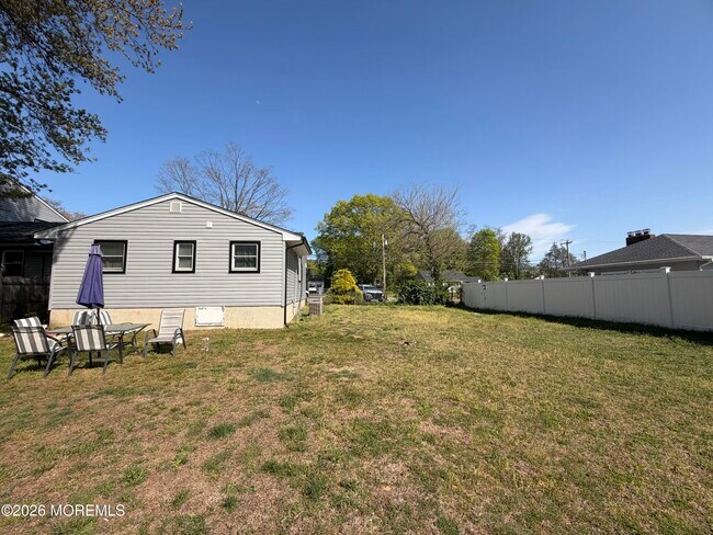 Building Photo - 28 New Monmouth Rd