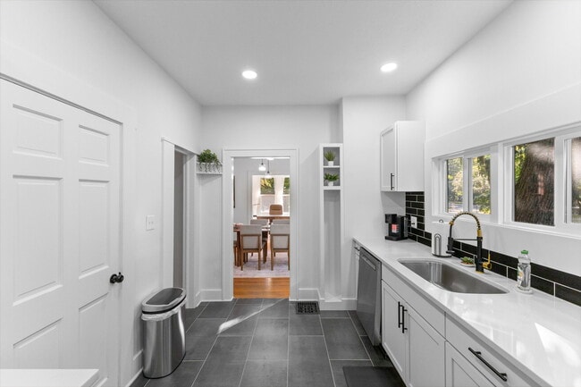 Building Photo - 3750 Totem Ln