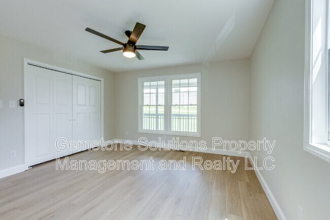 Building Photo - 919 Oak Meadow Dr