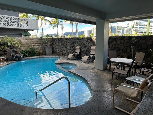 Building Photo - 2015 Ala Wai Blvd