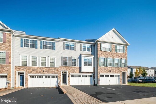 Building Photo - 27127 Hickory Ln