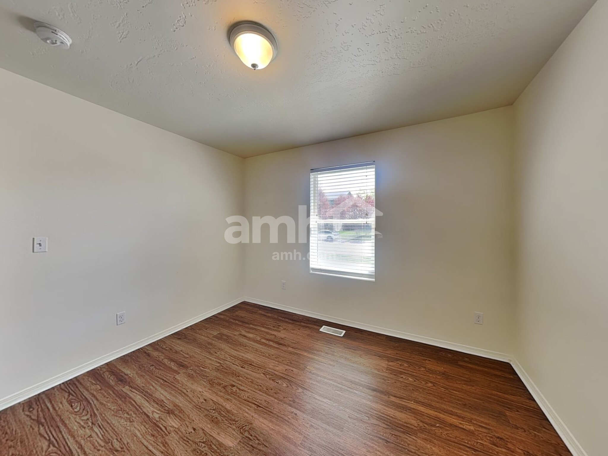 Building Photo - 4431 N Elsinore Ave