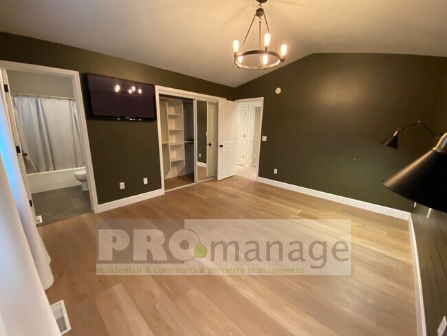 Building Photo - 1743 Deer Valley Dr