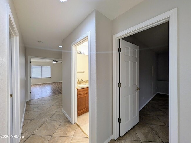 Building Photo - 15748 W Paradise Ln