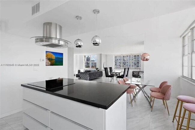 Building Photo - 2 bedroom in Aventura FL 33160