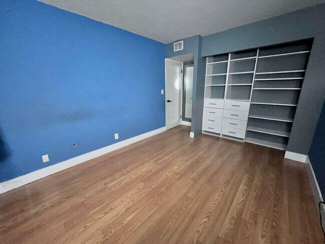 Building Photo - 20441 NE 30th Ave