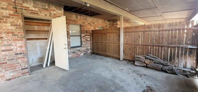 Building Photo - 3 Bedroom and 2 Bath Duplex with Carport a...