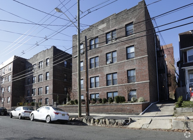 Primary Photo - 204 Berkeley Ave