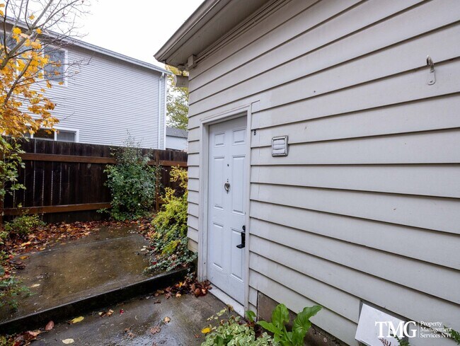 Building Photo - LouderbackPowell