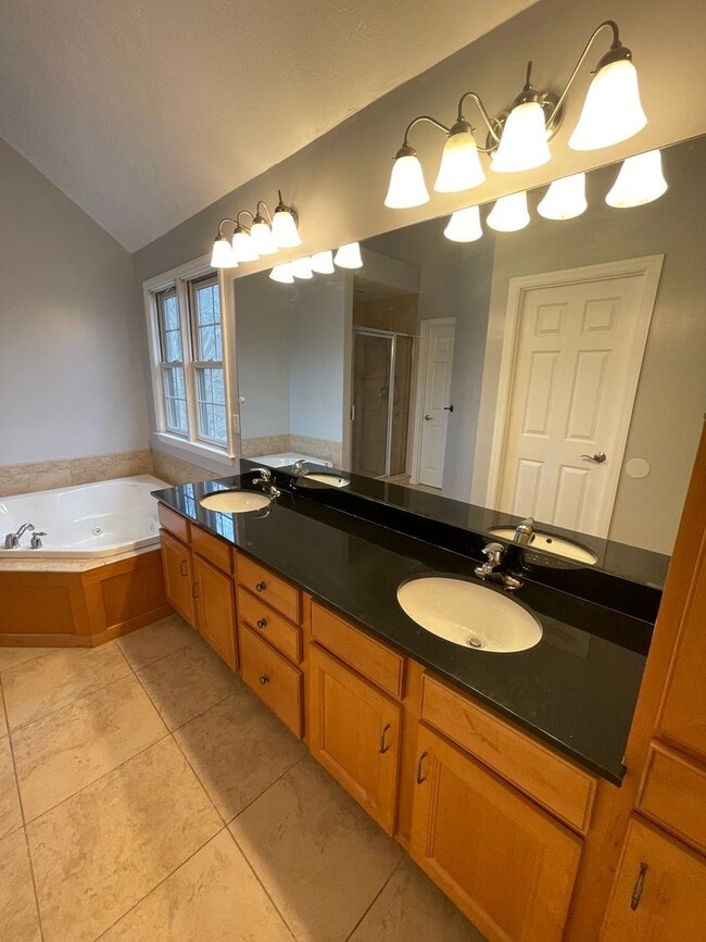 Building Photo - Beautiful custom built 5 bed 4 bath home with finished basement ready for you to move-in!