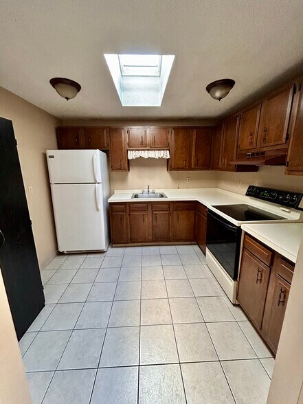 Kitchen - 8962 Porter Rd