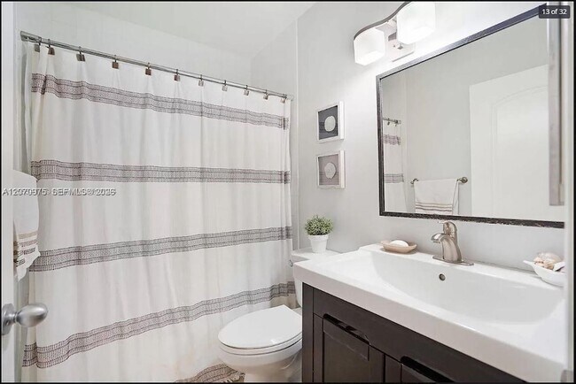 Building Photo - 10521 Mahogany Key Cir