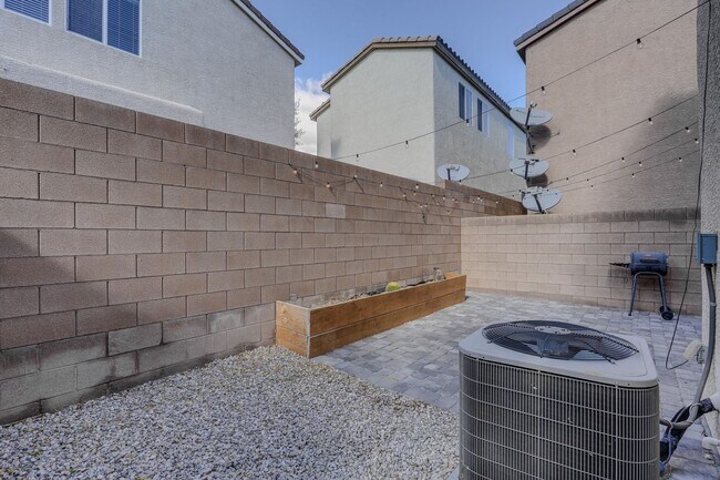Building Photo - Bright & Welcoming 3-Bedroom Home in the Heart of 89113