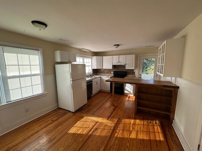 Building Photo - Cozy 2 bedroom