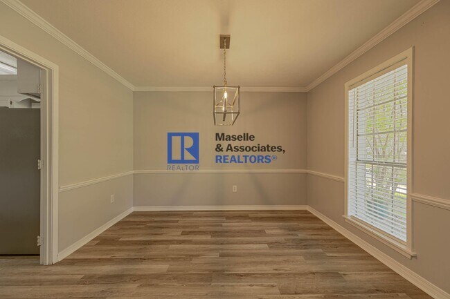 Building Photo - Charming 4-Bed, 2.5-Bath Home in the Heart...