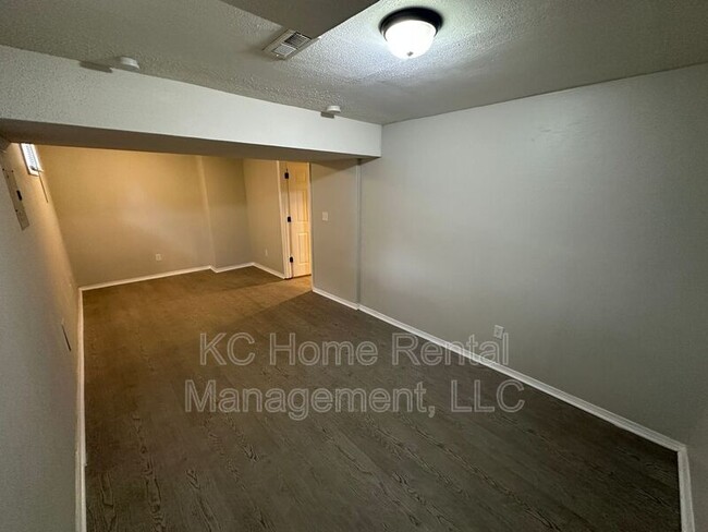 Building Photo - 1400 Cypress Dr