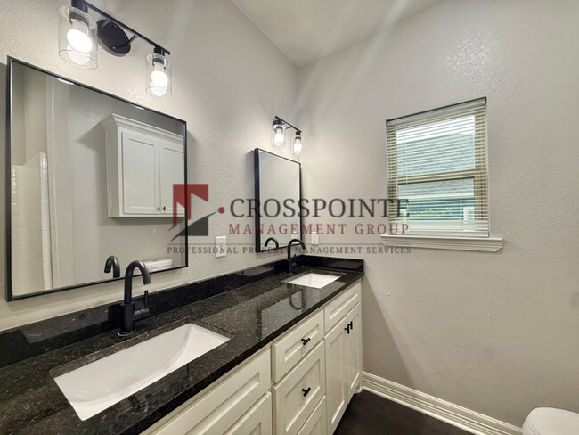 Building Photo - Tour Today! 3 Bedroom, 2 Bathroom Duplex!