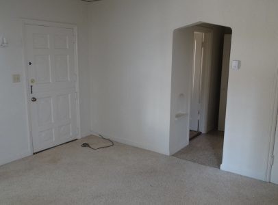 Building Photo - One bedroom walking distances to Broadway Ave