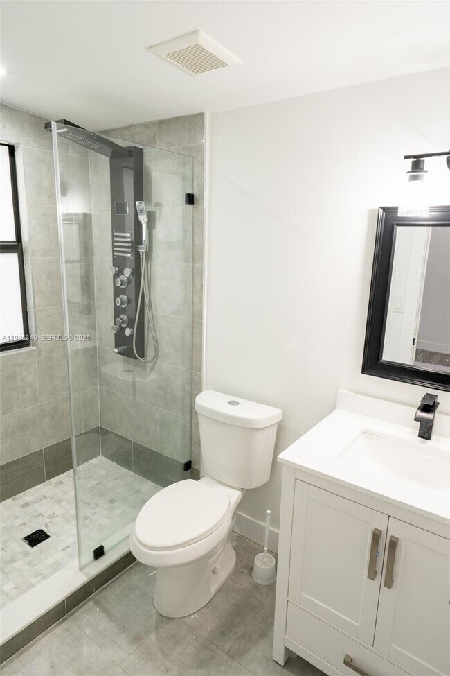 Building Photo - 618 SW 21st Ave