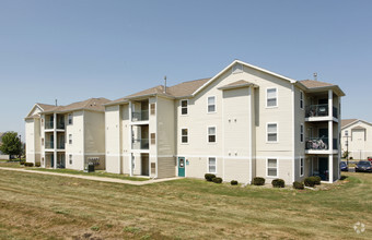 Building Photo - The Landings at Chandler Crossings