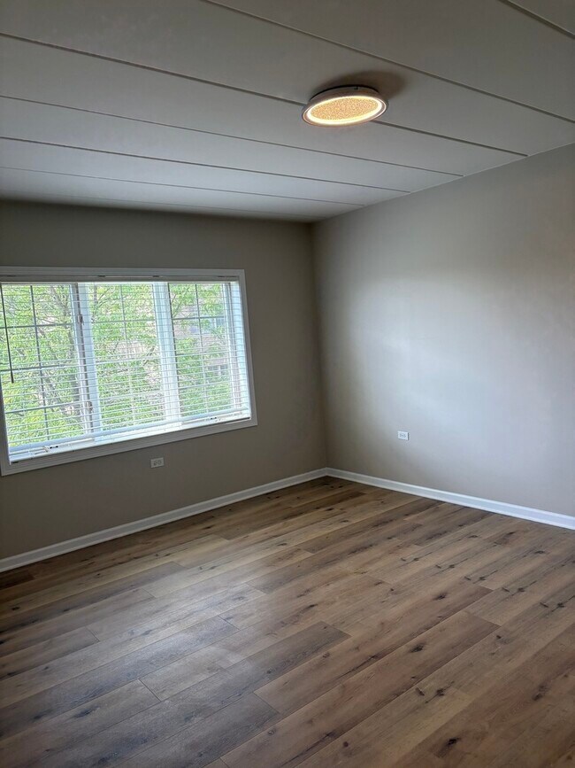 Building Photo - 14100 Sheffield Dr