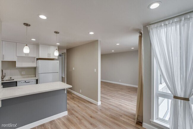 Building Photo - 3 br, 2 bath Duplex - 132 Byrne Street