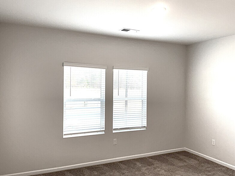 Building Photo - 3184 Emberly Dr