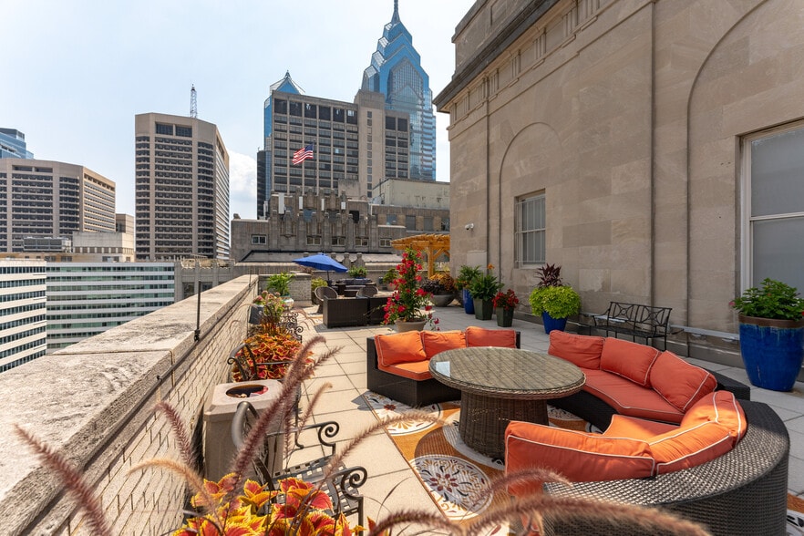 roof deeck - 1600 Arch St