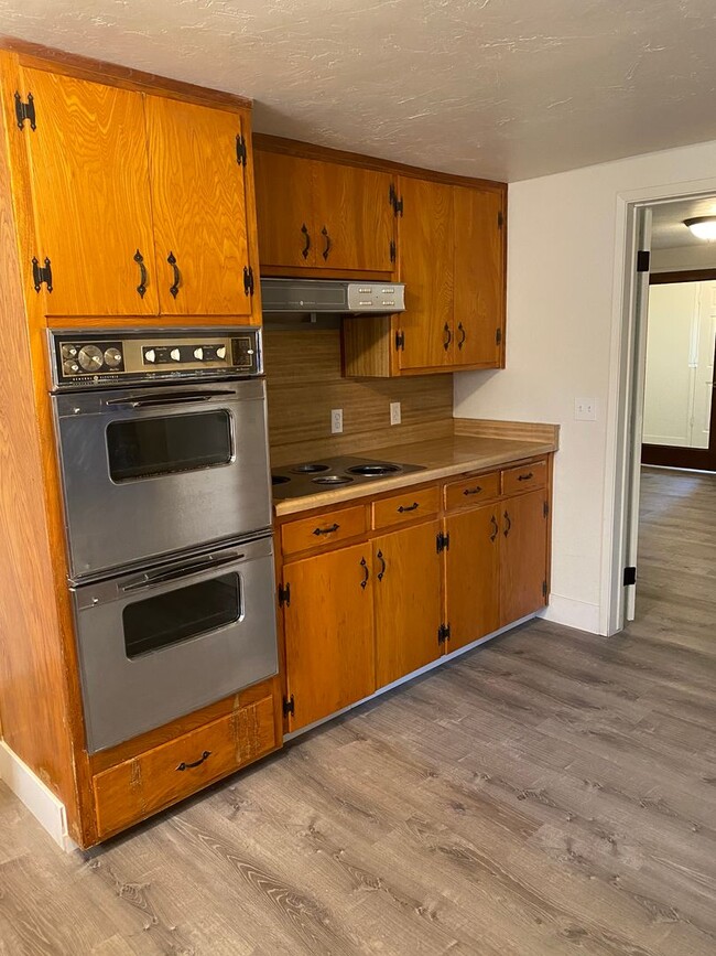 Building Photo - Cute Updated Home Near Shopping and Downtown Chico