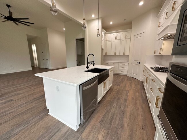 Building Photo - 4/3 Home - Mt. Pleasant Country Club