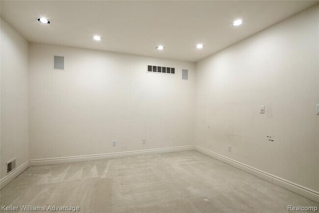 Building Photo - 47611 Manorwood Dr