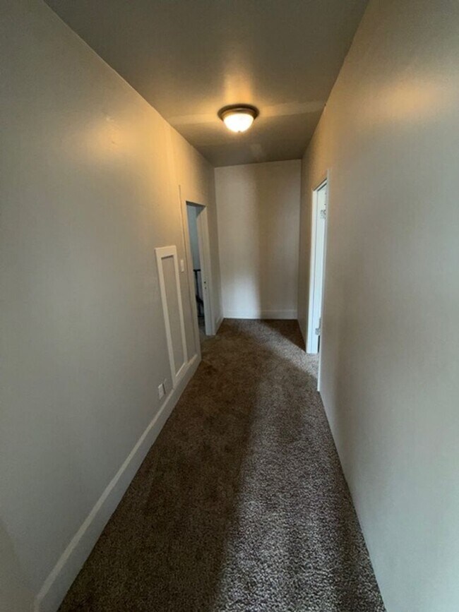 Building Photo - 1411 W Maryland St