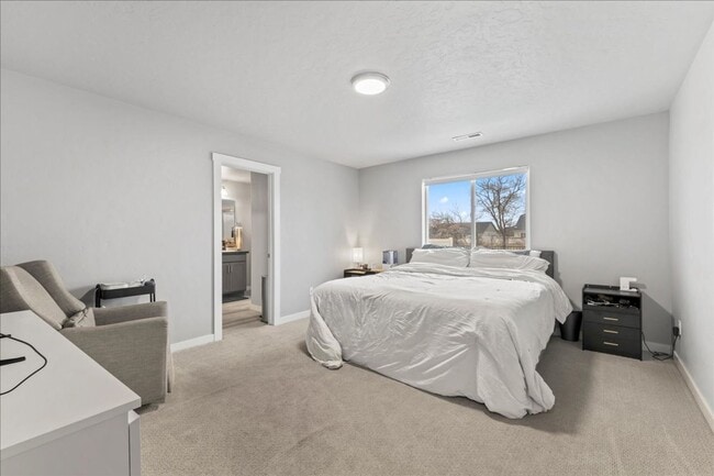 Building Photo - Single level 4bd/2ba/3 car garage Home in North Meridian