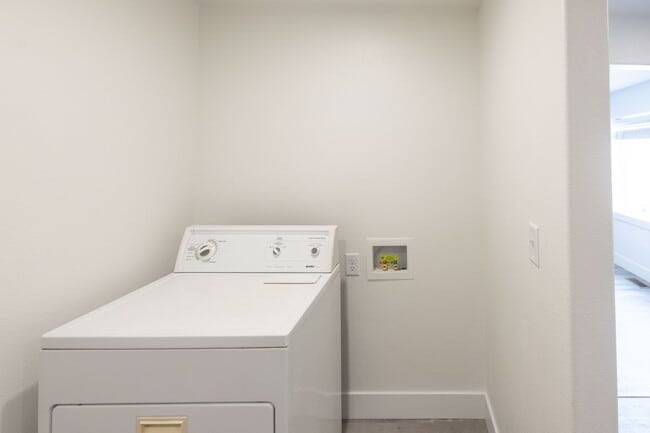 Building Photo - County living - 2 Bed with office space located close to Salem Area - MORE PICS AND VIDEO TO COME