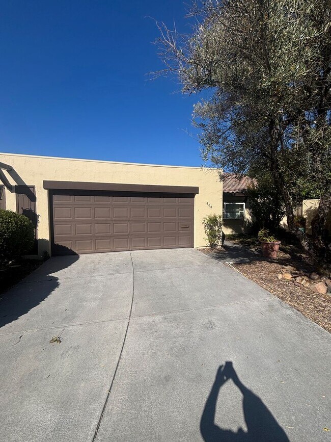 Building Photo - Updated 2 Bedroom 2 Bathroom Brush Creek Villa Condo with A/C