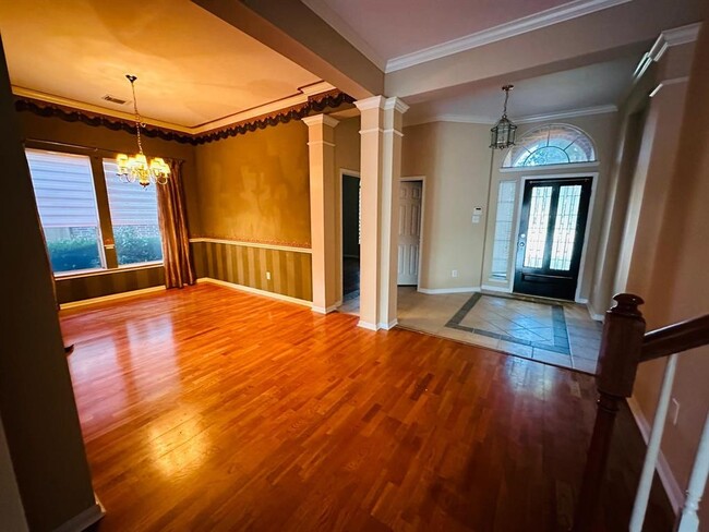 Building Photo - 17014 Sandestine Dr