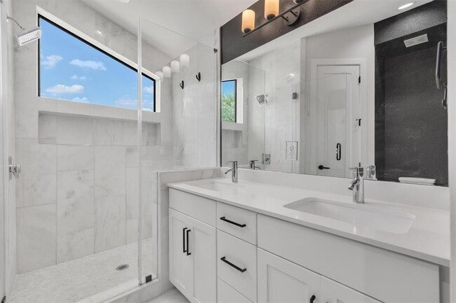 Building Photo - 408 W Odell St