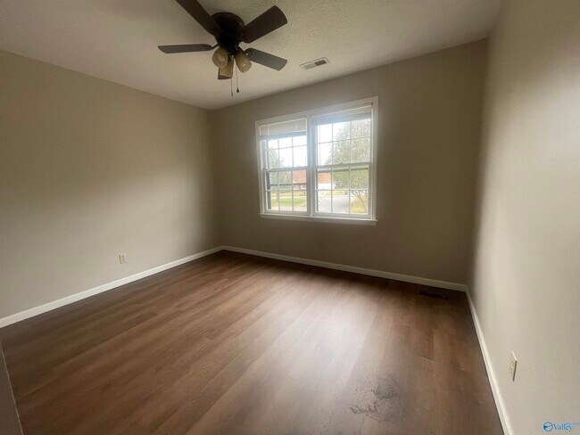 Building Photo - 1808 Hollytree Dr NW