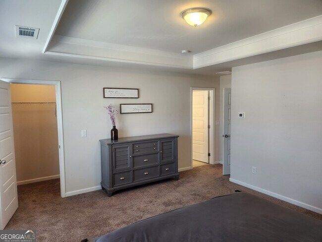 Building Photo - 47 Station Overlook Dr